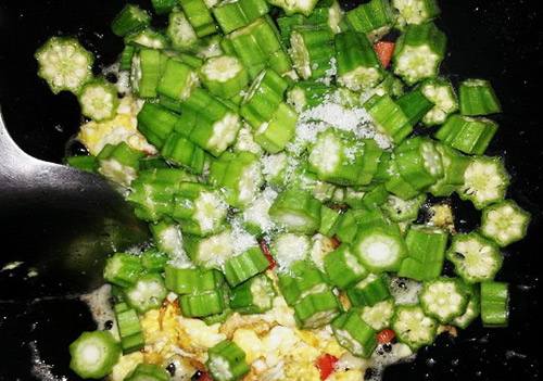 Đậu bắp xào trứng đơn giản, ngon cơm - 5