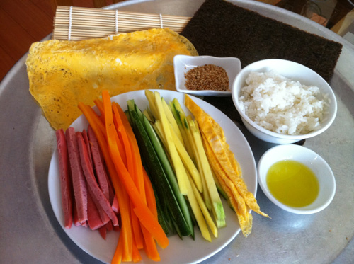 Tự làm cơm cuộn ngon mê cho bé như mẹ Tombinbon - 1