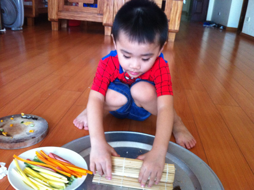 Tự làm cơm cuộn ngon mê cho bé như mẹ Tombinbon - 3