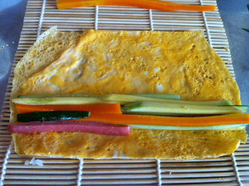 Tự làm cơm cuộn ngon mê cho bé như mẹ Tombinbon - 4