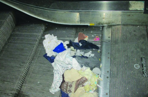 Bé 12 tháng bị thang cuốn kẹp tay ở Trung Quốc - 4