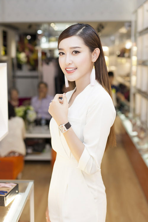 Á hậu Huyền My khoác phụ kiện nửa tỷ đi sự kiện - 11