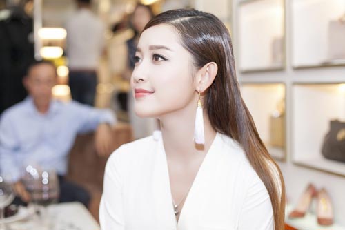 Á hậu Huyền My khoác phụ kiện nửa tỷ đi sự kiện - 5