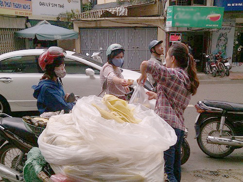 quot;Luộc khoai bằng bột thông cống?quot;: Đừng đổ oan cho dân nghèo - 2