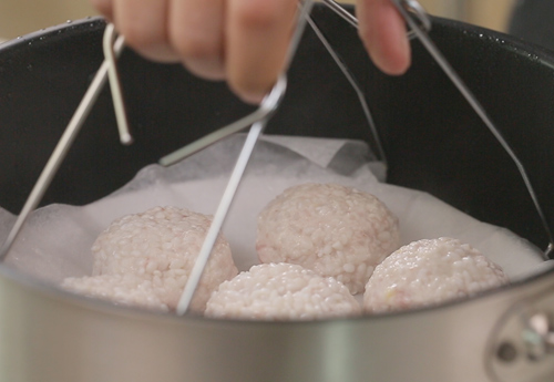 Xôi bọc củ sen hấp: Bữa sáng lạ miệng mà ngon! - 8