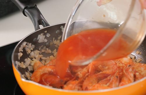 Mát trời làm tôm sốt tỏi chua cay - 8