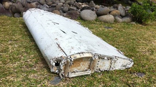 Con số bí ẩn trên mảnh vỡ nghi của MH370 - 1