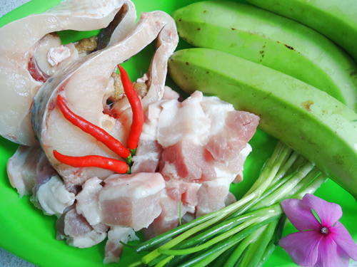 Cá kho chuối xanh đậm đà, ngon cơm - 1