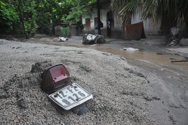 quot;Chưa bao giờ thấy trận #039;đại hồng thủy#039; nào kinh hoàng đến thếquot; - 11