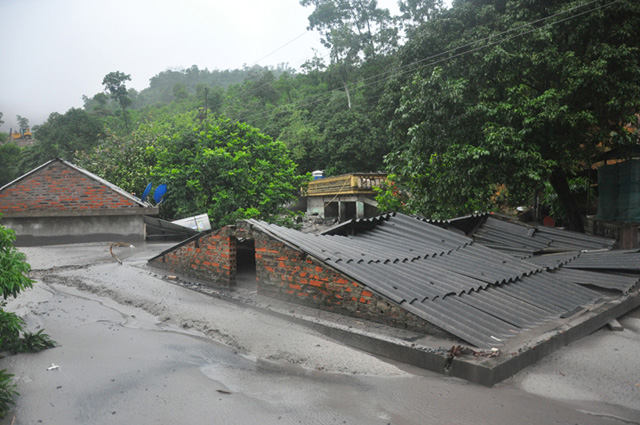 quot;Chưa bao giờ thấy trận #039;đại hồng thủy#039; nào kinh hoàng đến thếquot; - 3