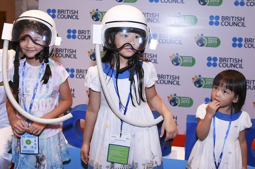 Con gái Trương Ngọc Ánh xinh xắn bên quot;công chúaquot; nhà Bình Minh - 10