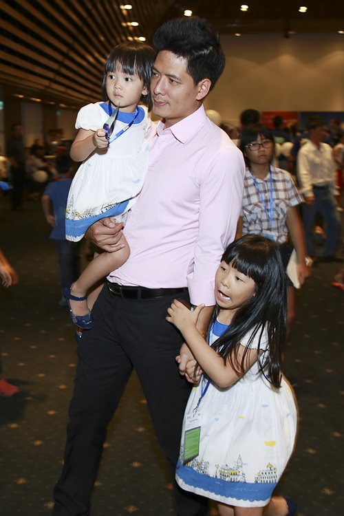 Con gái Trương Ngọc Ánh xinh xắn bên quot;công chúaquot; nhà Bình Minh - 11