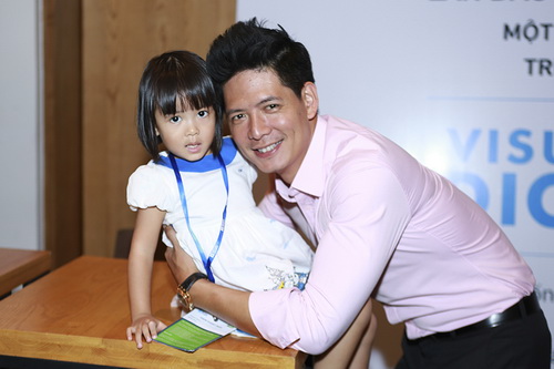 Con gái Trương Ngọc Ánh xinh xắn bên quot;công chúaquot; nhà Bình Minh - 12