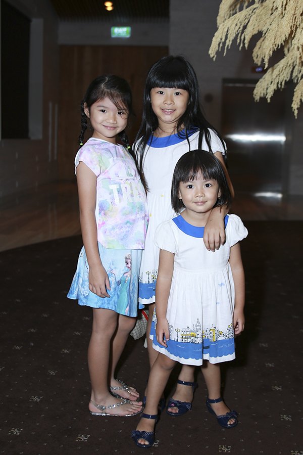 Con gái Trương Ngọc Ánh xinh xắn bên quot;công chúaquot; nhà Bình Minh - 1