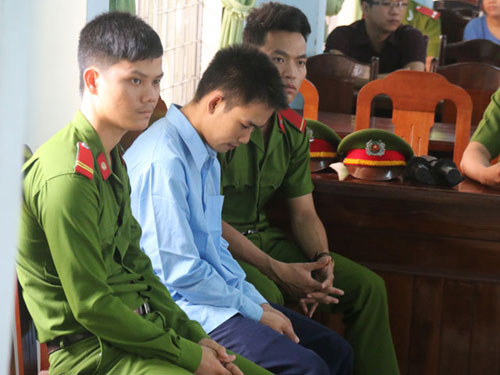 Giết người đồng tính lấy tiền cho vợ sinh con - 1