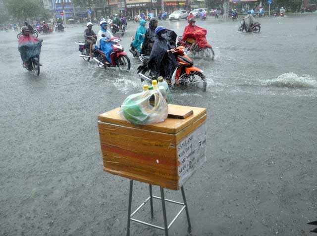 Chùm ảnh: quot;Rẽ sóngquot; về nhà trên đường phố TPHCM - 6