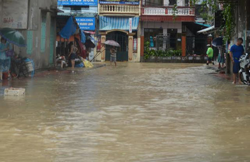 Quảng Ninh: Mưa lớn tiếp tục nhấn chìm 500 nhà dân - 1