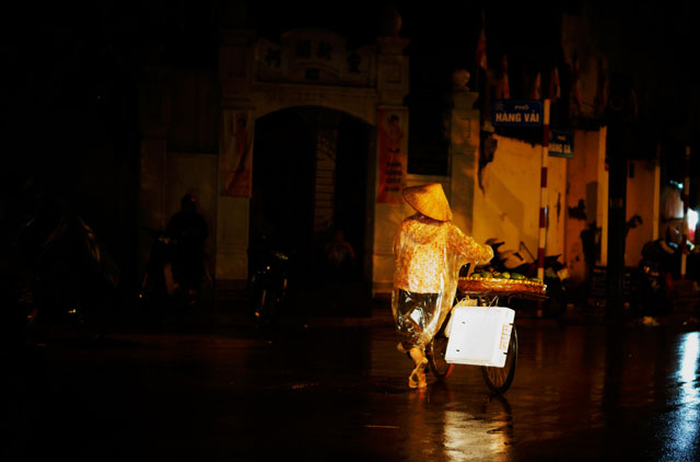 Hà Nội những đêm mưa tháng 8 - 12
