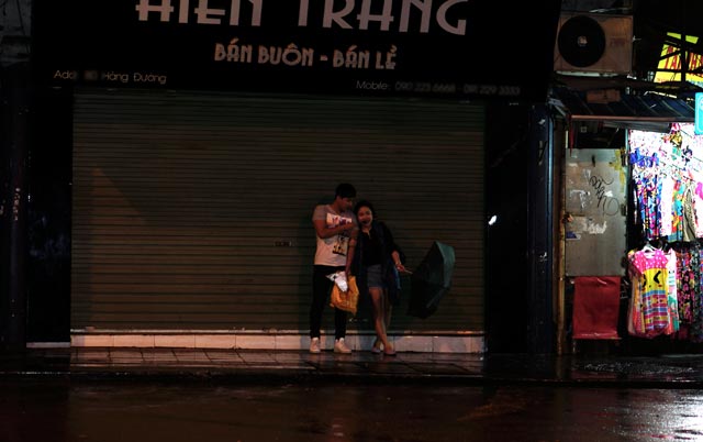 Hà Nội những đêm mưa tháng 8 - 3