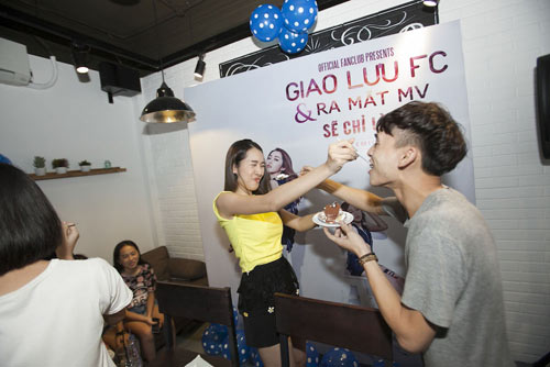 Ca sĩ Emily gây bất ngờ khi quyết định Nam tiến - 10