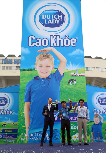 Hồng Đăng, Diệp Chi tươi tắn bên gia đình tại ngày hội cao khỏe - 2