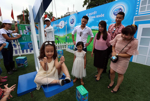 Hồng Đăng, Diệp Chi tươi tắn bên gia đình tại ngày hội cao khỏe - 3