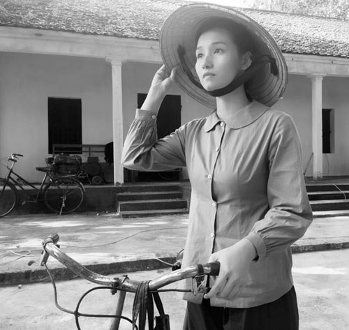 Lã Thanh Huyền dầm mưa lạnh đóng phim chiến tranh - 3