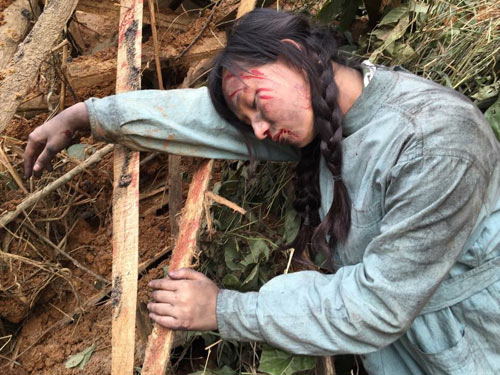 Lã Thanh Huyền dầm mưa lạnh đóng phim chiến tranh - 5