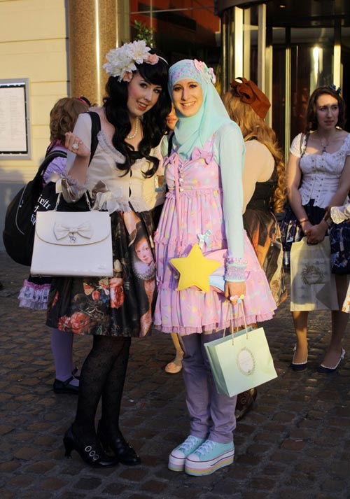 Hồng Kông: Đàn ông mặc áo ngực phản đối cảnh sát - 13