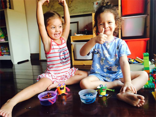 Cặp song sinh nhà Hồng Nhung quot;sành điệuquot; đi uống trà - 6