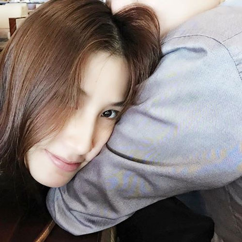 Cặp song sinh nhà Hồng Nhung quot;sành điệuquot; đi uống trà - 10