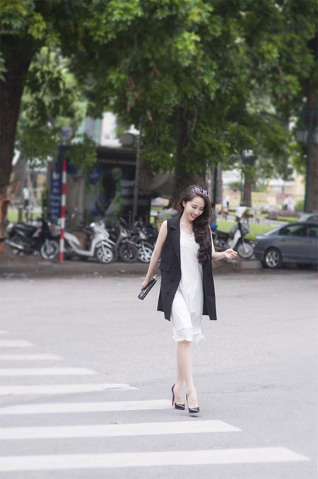 Cặp song sinh nhà Hồng Nhung quot;sành điệuquot; đi uống trà - 17