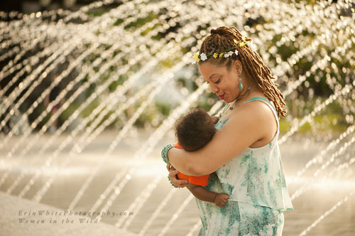 Thêm những bức ảnh mẹ ngực trần cho con bú tuyệt đẹp - 10