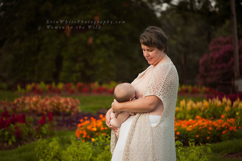 Thêm những bức ảnh mẹ ngực trần cho con bú tuyệt đẹp - 2