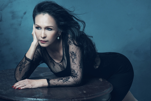 Những bà mẹ 2 con vẫn cuốn hút mê hồn của Vbiz - 13