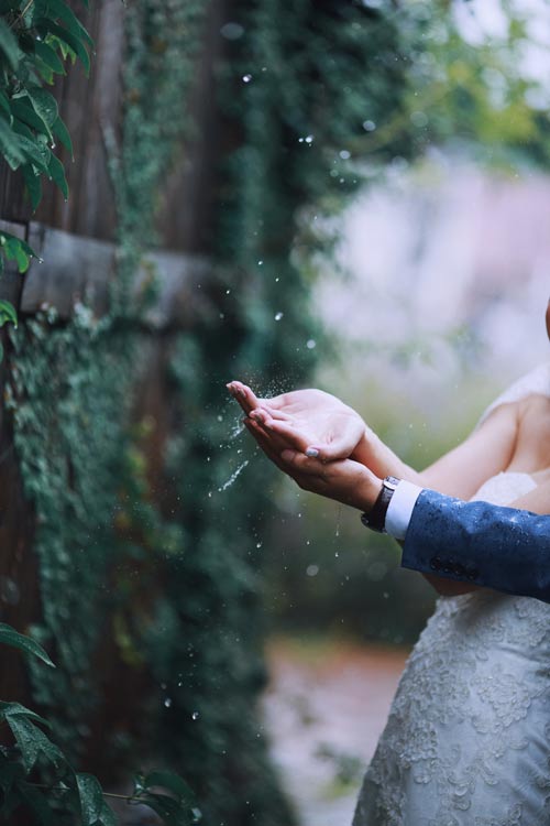 Đẹp say lòng bộ ảnh cưới mùa mưa bão - 2