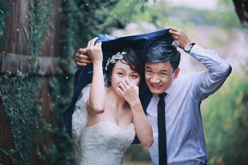 Đẹp say lòng bộ ảnh cưới mùa mưa bão - 1