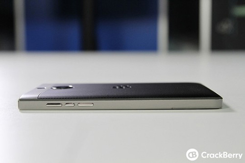 BlackBerry Passport quot;Bạcquot; lộ diện - 7