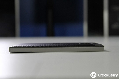 BlackBerry Passport quot;Bạcquot; lộ diện - 9