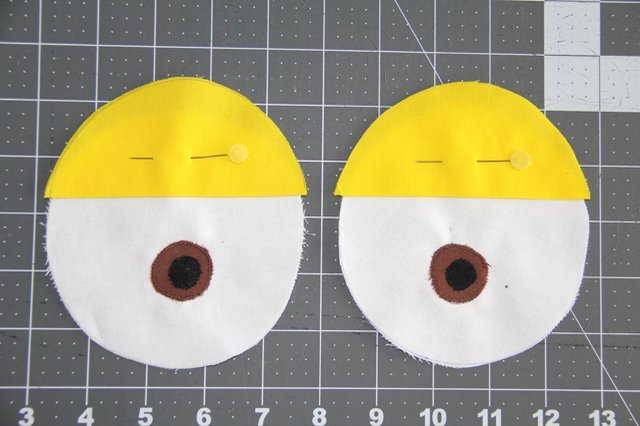 Mẹ khéo tay khâu gối Minions đơn giản cho bé ngủ ngon - 7
