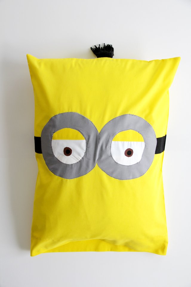 Mẹ khéo tay khâu gối Minions đơn giản cho bé ngủ ngon - 19