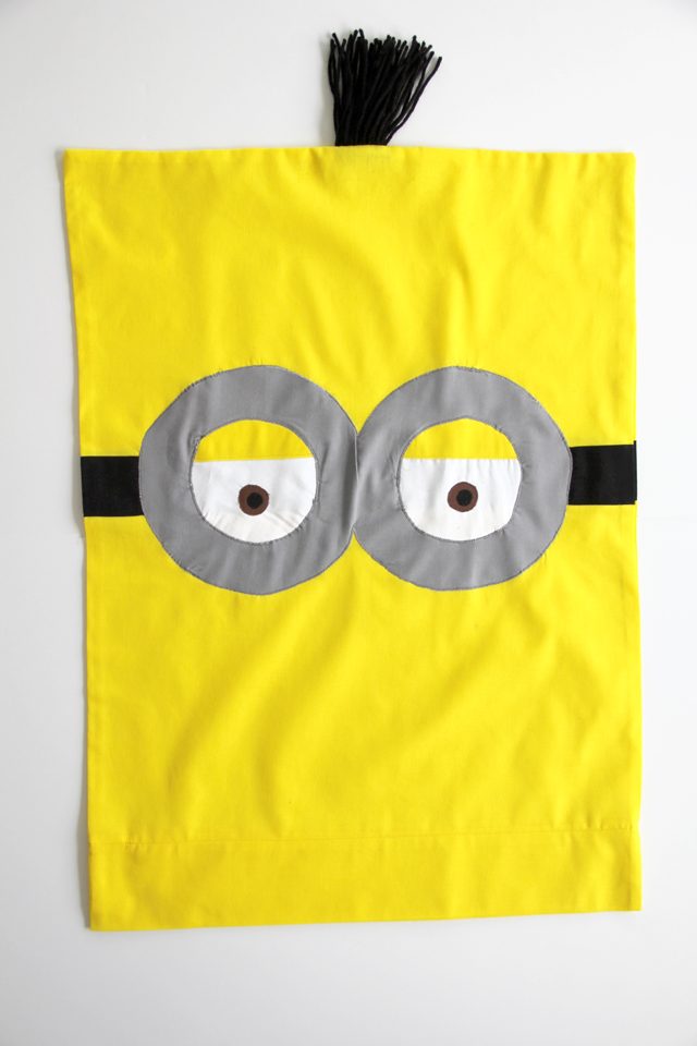 Mẹ khéo tay khâu gối Minions đơn giản cho bé ngủ ngon - 18