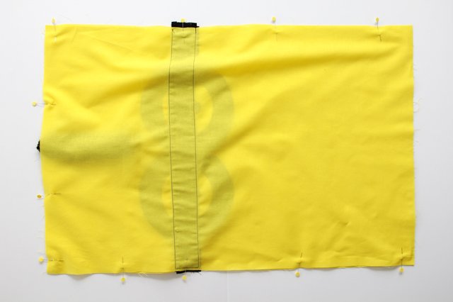 Mẹ khéo tay khâu gối Minions đơn giản cho bé ngủ ngon - 14