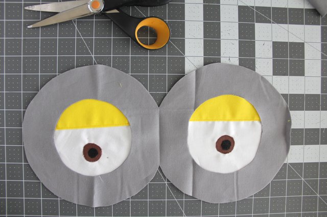 Mẹ khéo tay khâu gối Minions đơn giản cho bé ngủ ngon - 9