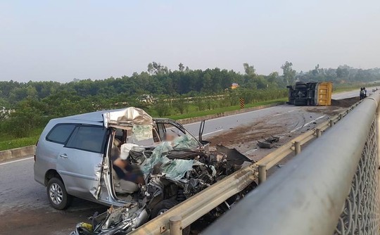 Tai nạn kinh hoàng trên cao tốc, 3 người Hàn Quốc tử vong - 2