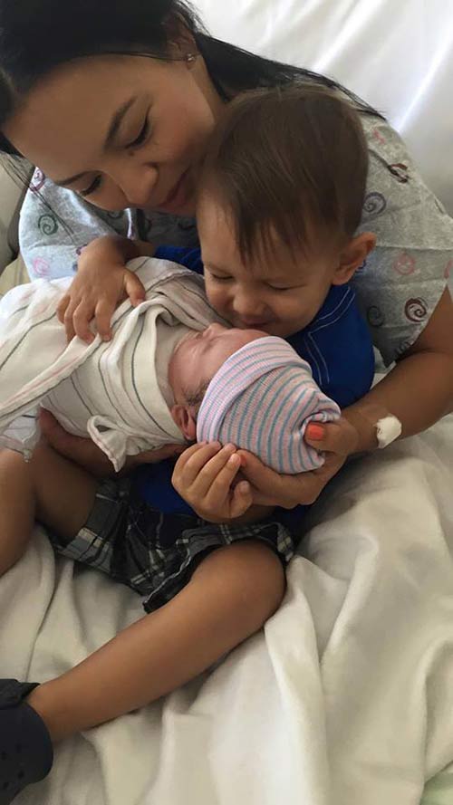 Nick Vujicic hạnh phúc khoe quí tử thứ 2 vừa chào đời - 6