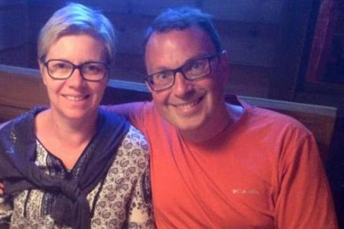 Nhường nước cho con, bố mẹ chết khát trên sa mạc - 1