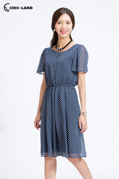 Thời trang công sở giảm giá sốc hút khách - 4