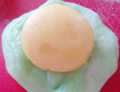 Bánh Trung thu dẻo lá dứa nhân đậu xanh hấp dẫn - 4