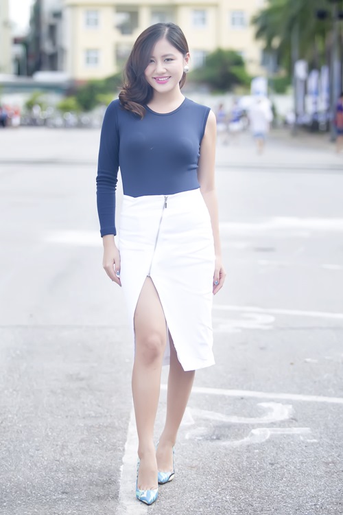 Công Vinh tình tứ ôm Văn Mai Hương trên sân khấu - 2